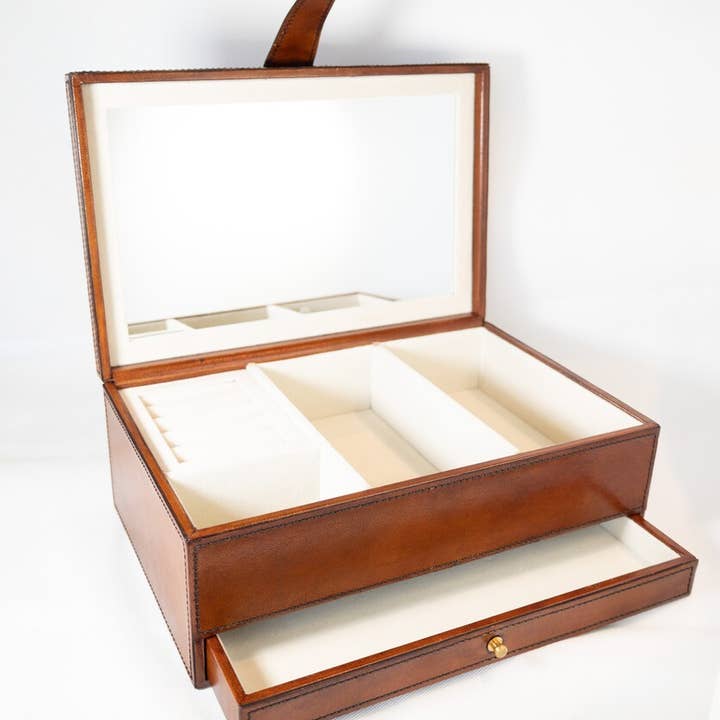 Grande boîte à bijoux en cuir cognac pour la vente par Roberts and Dore