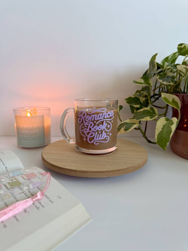 Romantisk bokklubb bokälskare glas mugg – Estetisk klar mugg för kaffe- och bokälskare för wholesale av Birdie & Co.