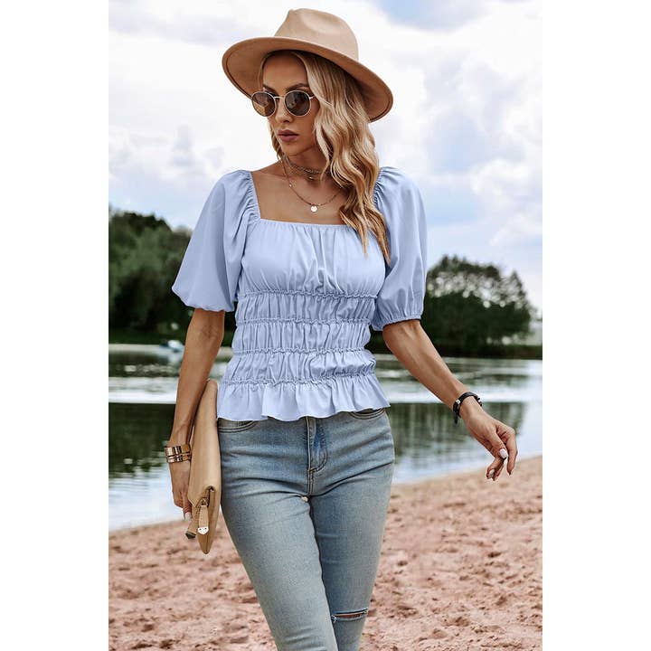 Supreme Fashion – Engroshandel Bluse - Dame – Bluse med firkantet halsudskæring, shirred flæseærmer og peplum i ensfarvet.2