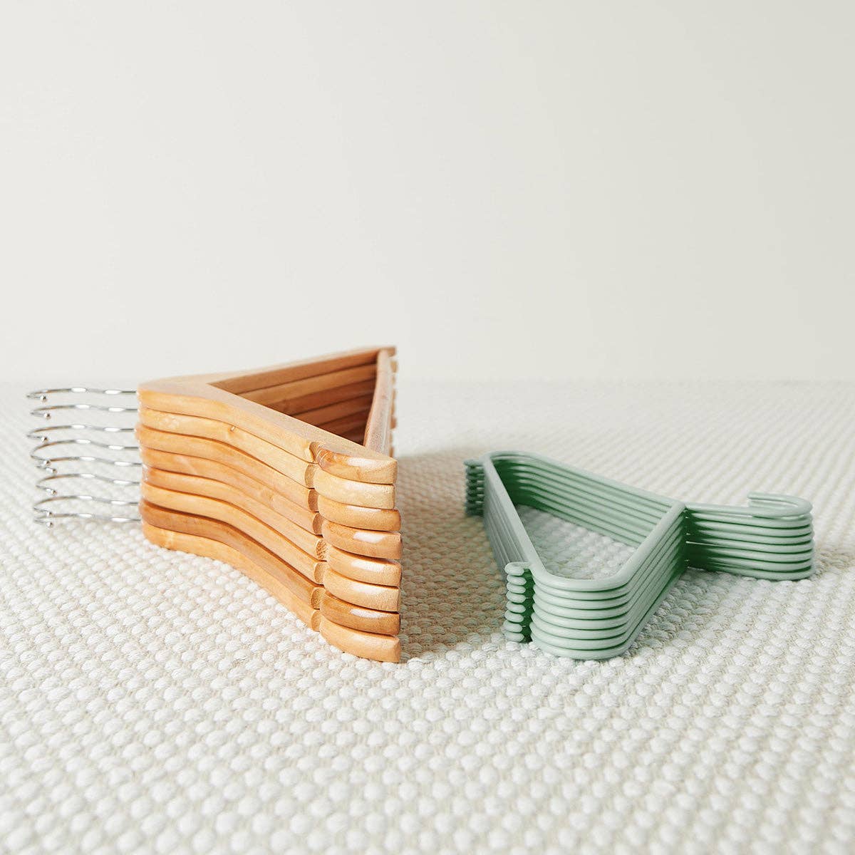 Bieco Spielwaren – Cabides por atacado – Conjunto com 8 cabides mint para roupas6