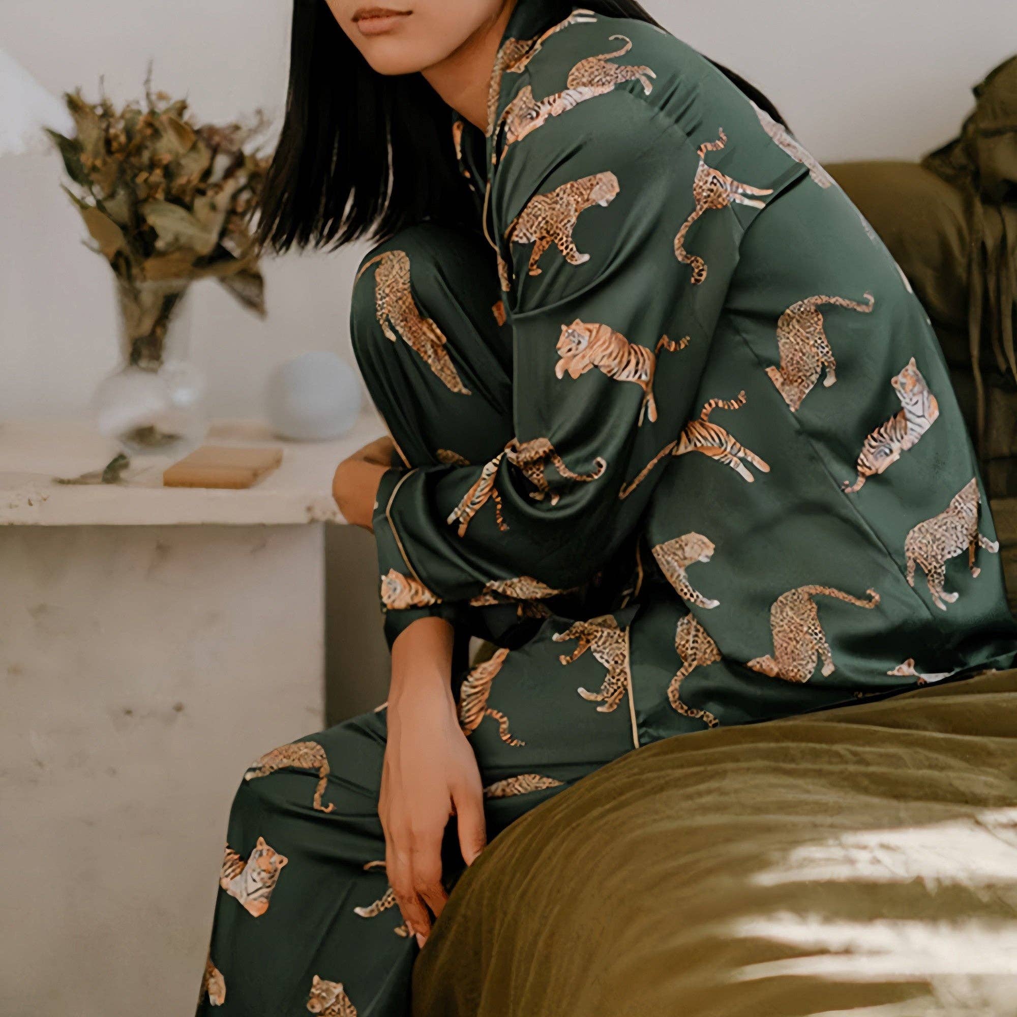 Olivgrün grün Langärmliges Pyjama-Set mit Knopfleiste, Tiger-Print und Sat für den Großhandel auf Faire4