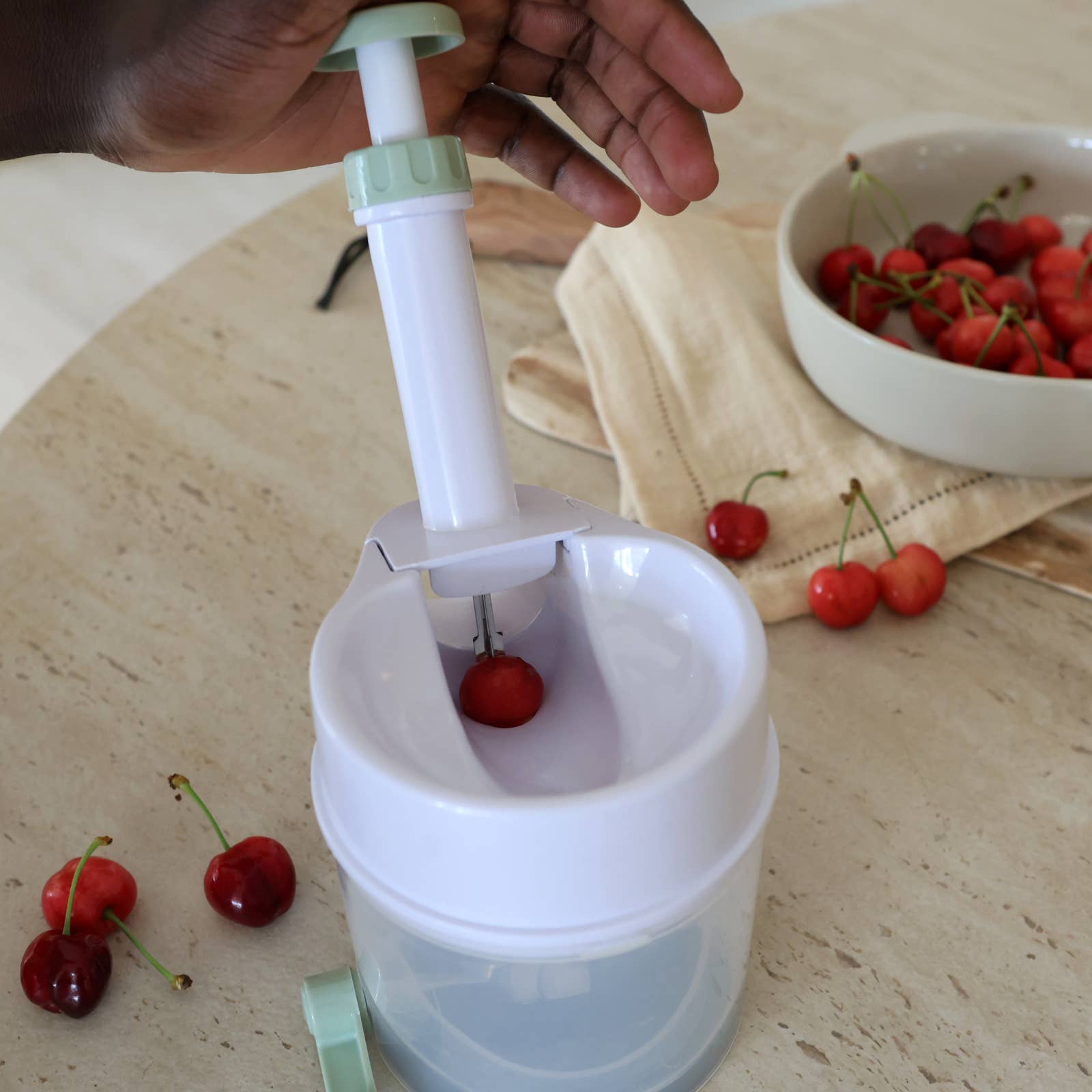 Menastyl - Wholesale Cookie Cutter - White plastic cherry pitter4