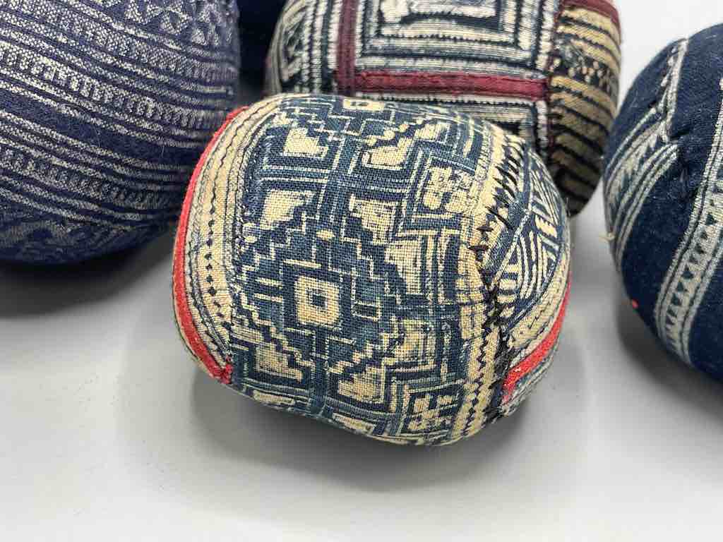 The Niger Bend - Vente Décorations de table - Boule en tissu vietnamienne vintage Hmong Tribal6