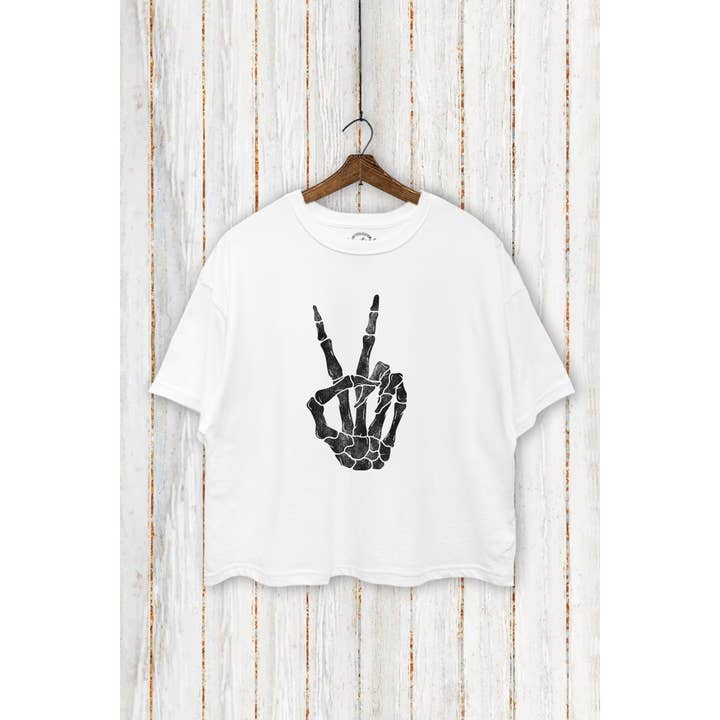 VINTAGE POINT USA - Vendita all'ingrosso Maglietta serigrafata - Donna - TC550-P5299 MAGLIETTA CORTA AMPIA CON STAMPA GRAFICA MANI A TESCHIO IN SEGNO DI PACE3