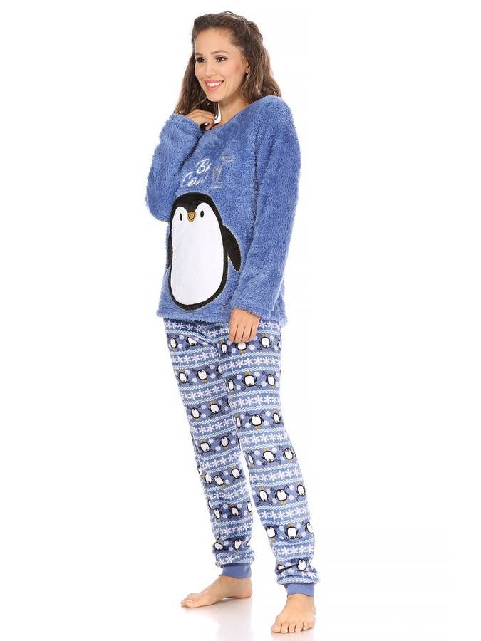 CORNER 123, Wholesale Women's Clothing - Vente Ensemble de vêtements d'intérieur – femme - Top à manches en fourrure Penguin Christmas Furry avec pantalon ample2