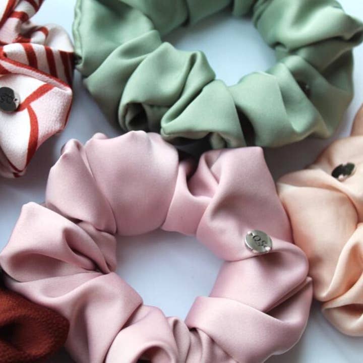 Fasce per capelli medie in tessuto setoso per la vendita all'ingrosso da parte di Queen Scrunchie