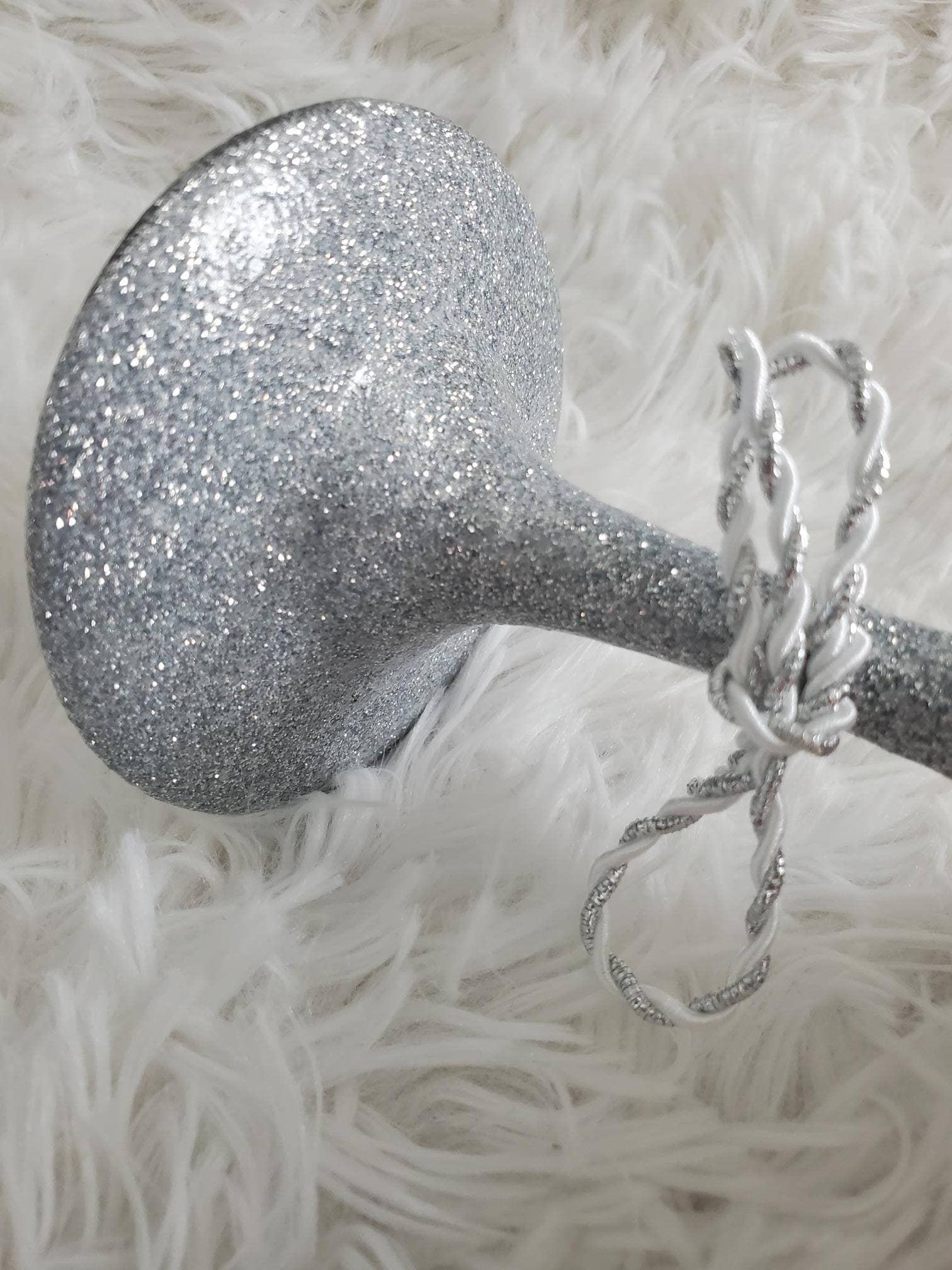 Tots And Tumblers Art – wholesale Wine glass – Cheers to the New Year Silver Glittered Stemmed Wine Glass9