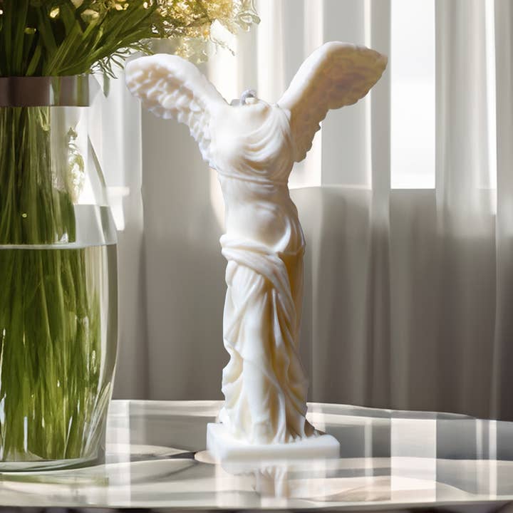 Art de Bougie Victoire Ailée – Décor de Bougie Parfumée Luxueuse pour la vente par Votive