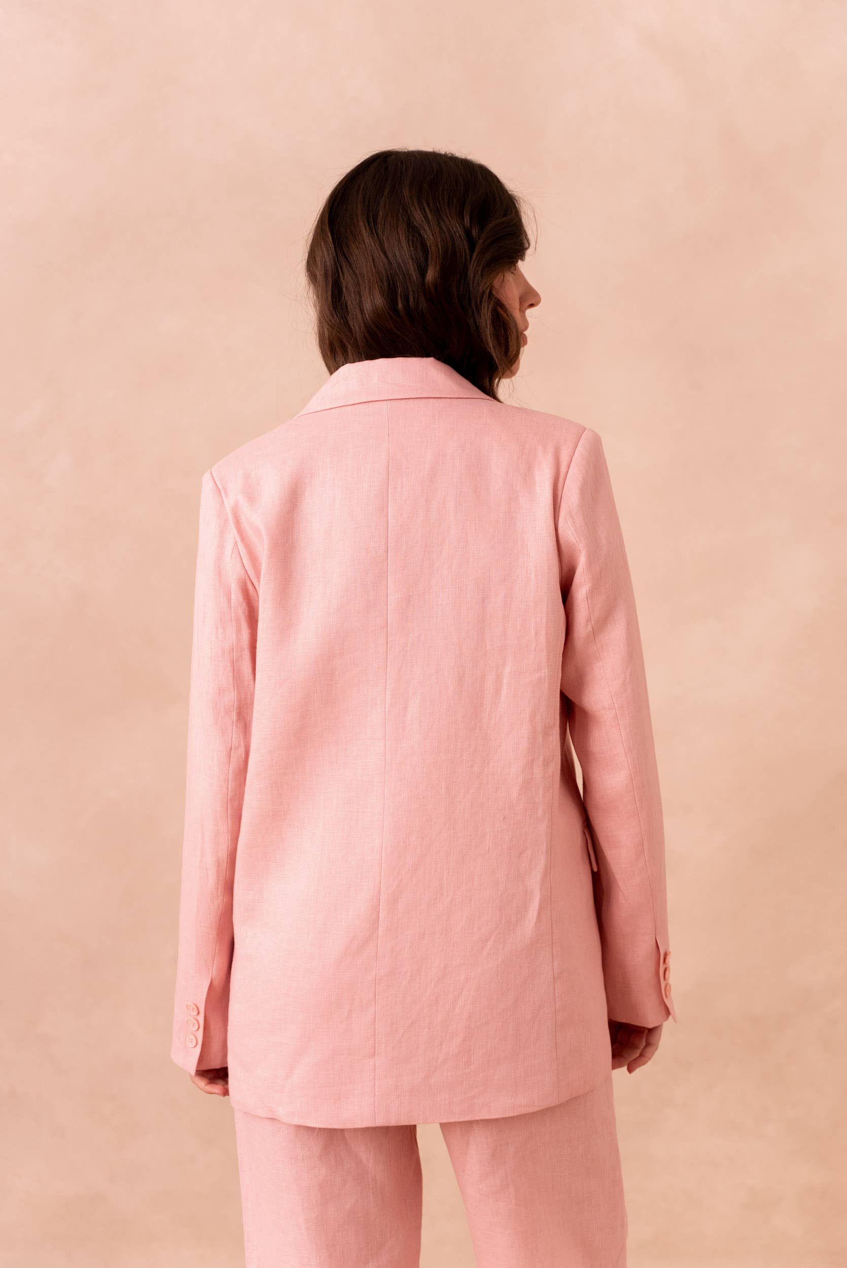 Attentif Paris - Venta al por mayor Blazer - Mujer - [De lino] Chaqueta blazer de corte recto en lino de calidad superior54