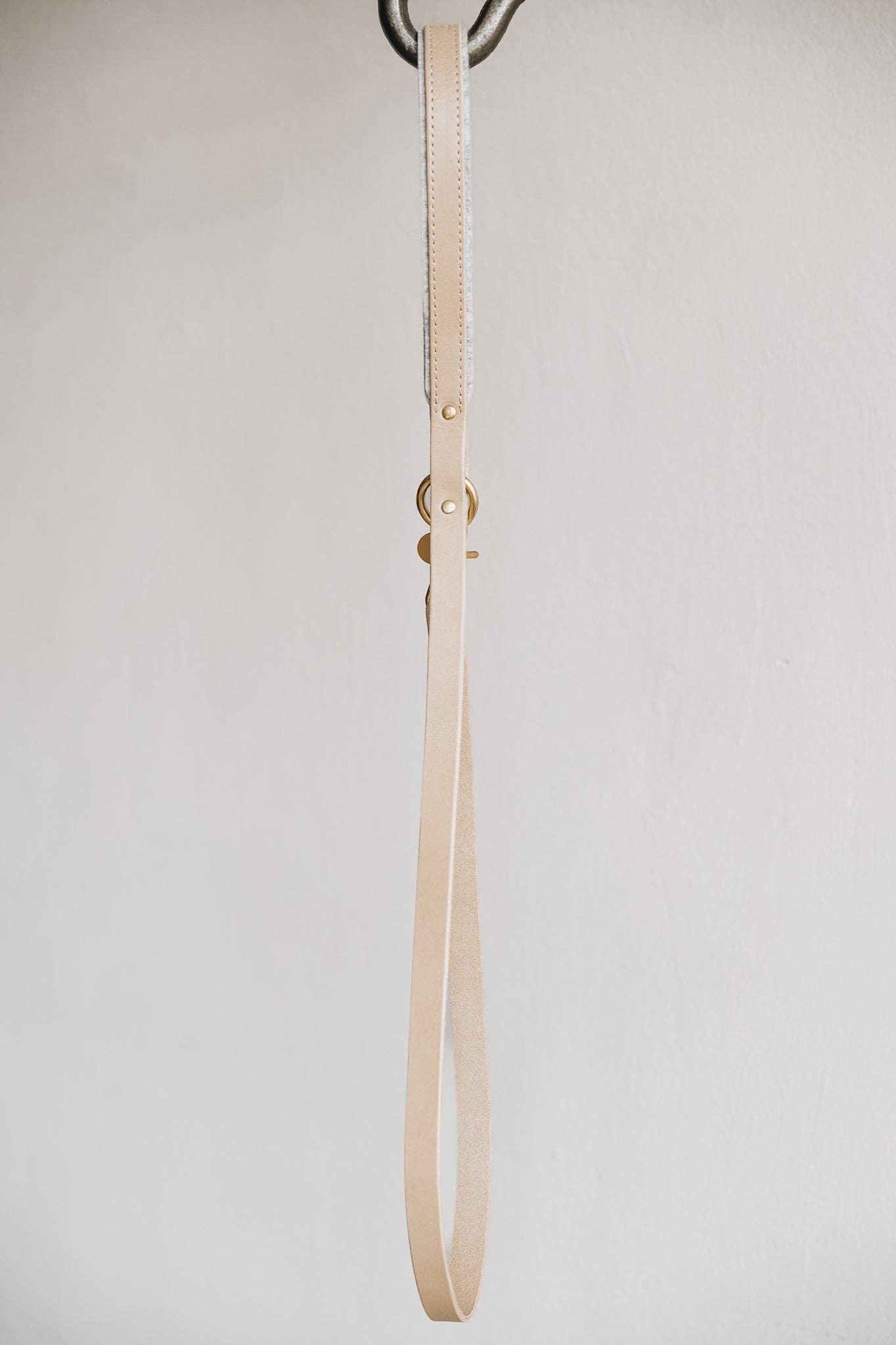 BAND&ROLL - Wholesale Pet Leash - Dog - LIGHTWEIGHT SHORT LEATHER LEASH. HITCH air20