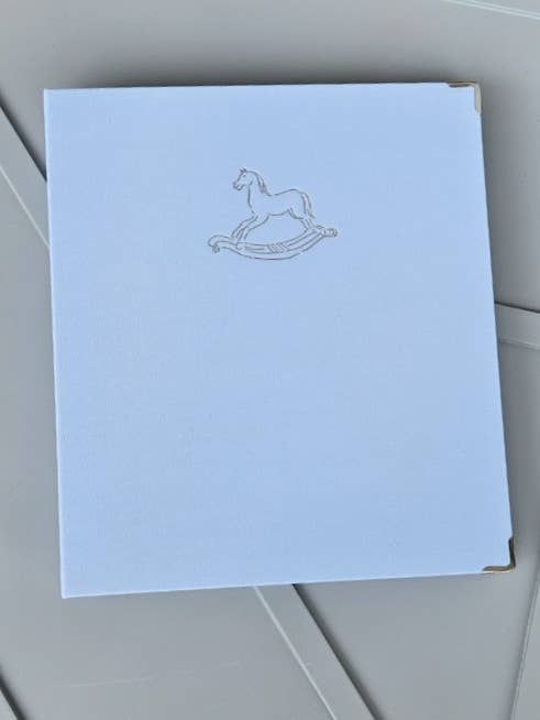 Die Icon Collection: Ein modernes Babybuch - 4 Rosa und 4 Blau für den Großhandel von AP Creations, LLC