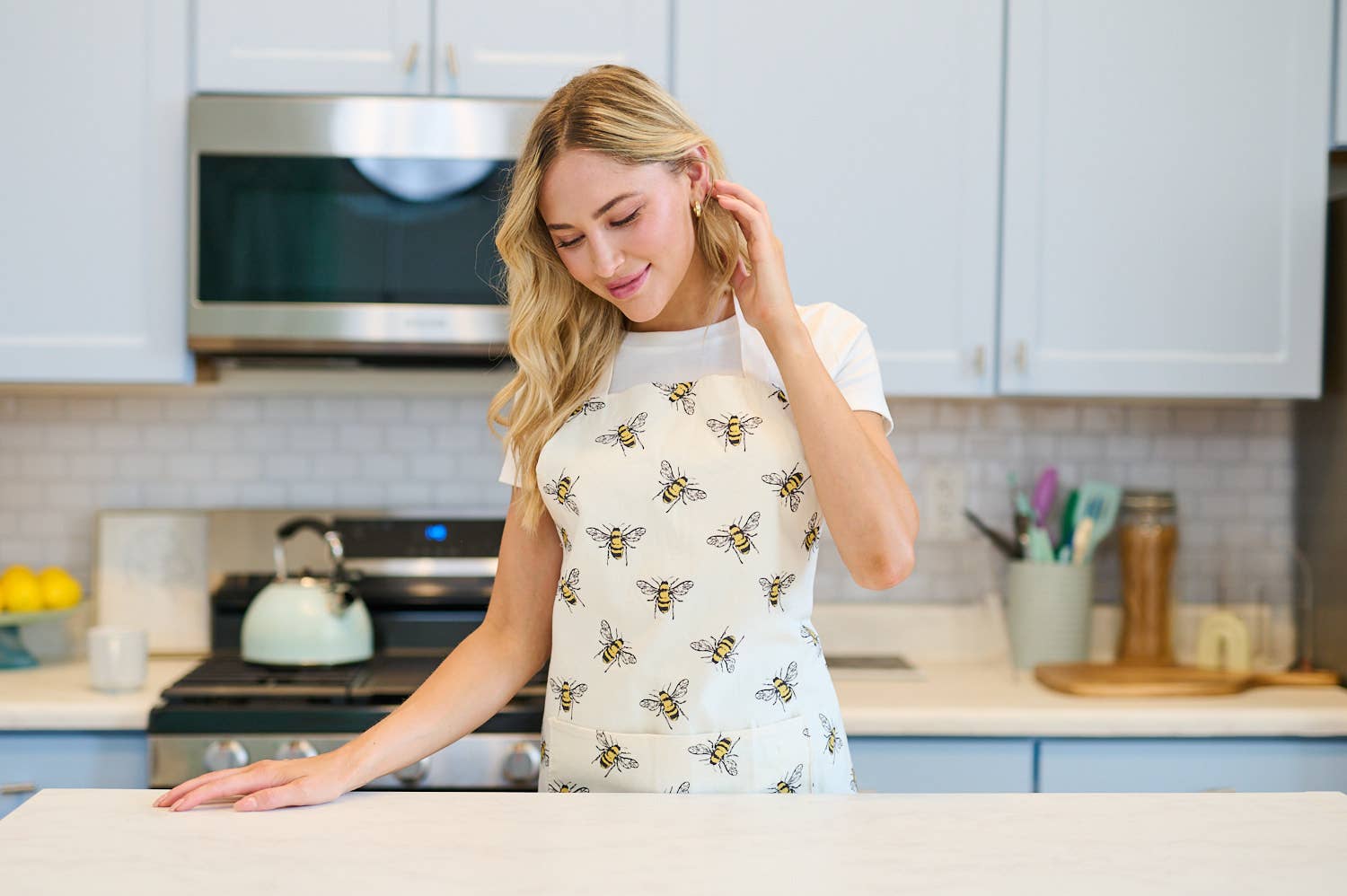 SM WARDROBE - Wholesale Apron - ALL OVER BUMBLE BEE PRINT APRON26