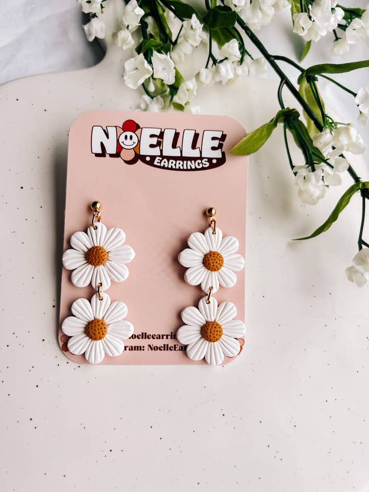 Double Daisy Dangles | Frühlings-Ohrringe aus Fimoton für den Großhandel von Noelle Earrings