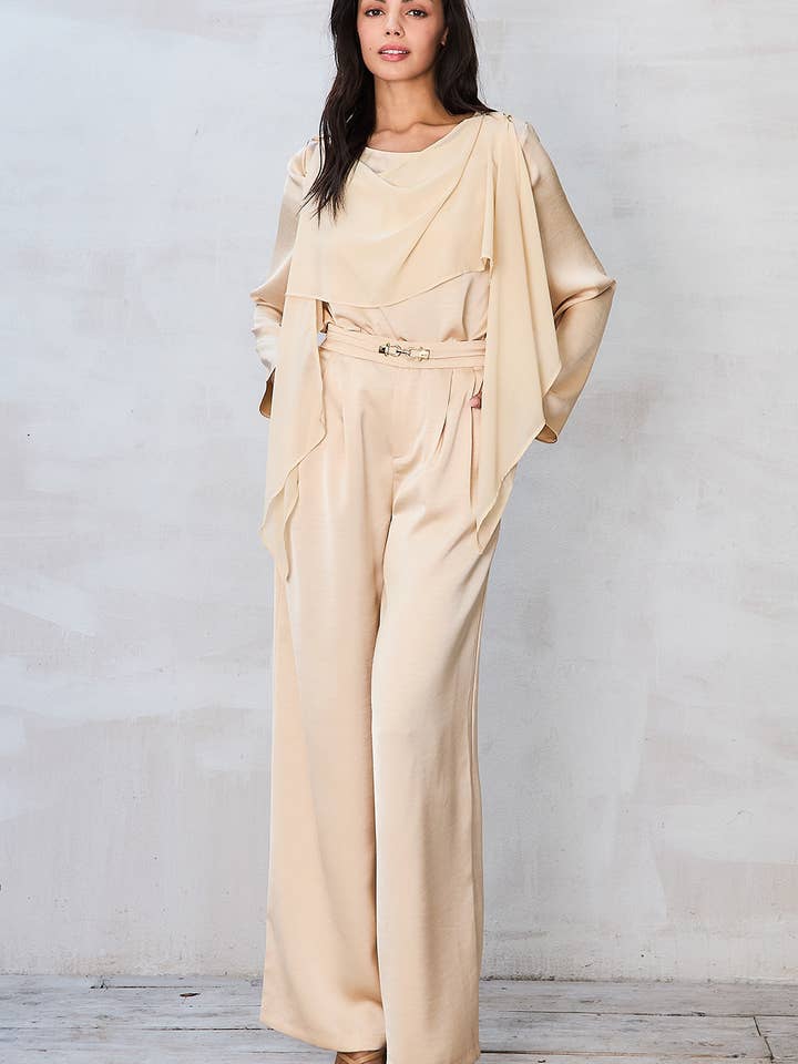 BT6396-SET_Drapiertes Cape-Top & Weitbein-Hosen-Set für den Großhandel von Her Bottari