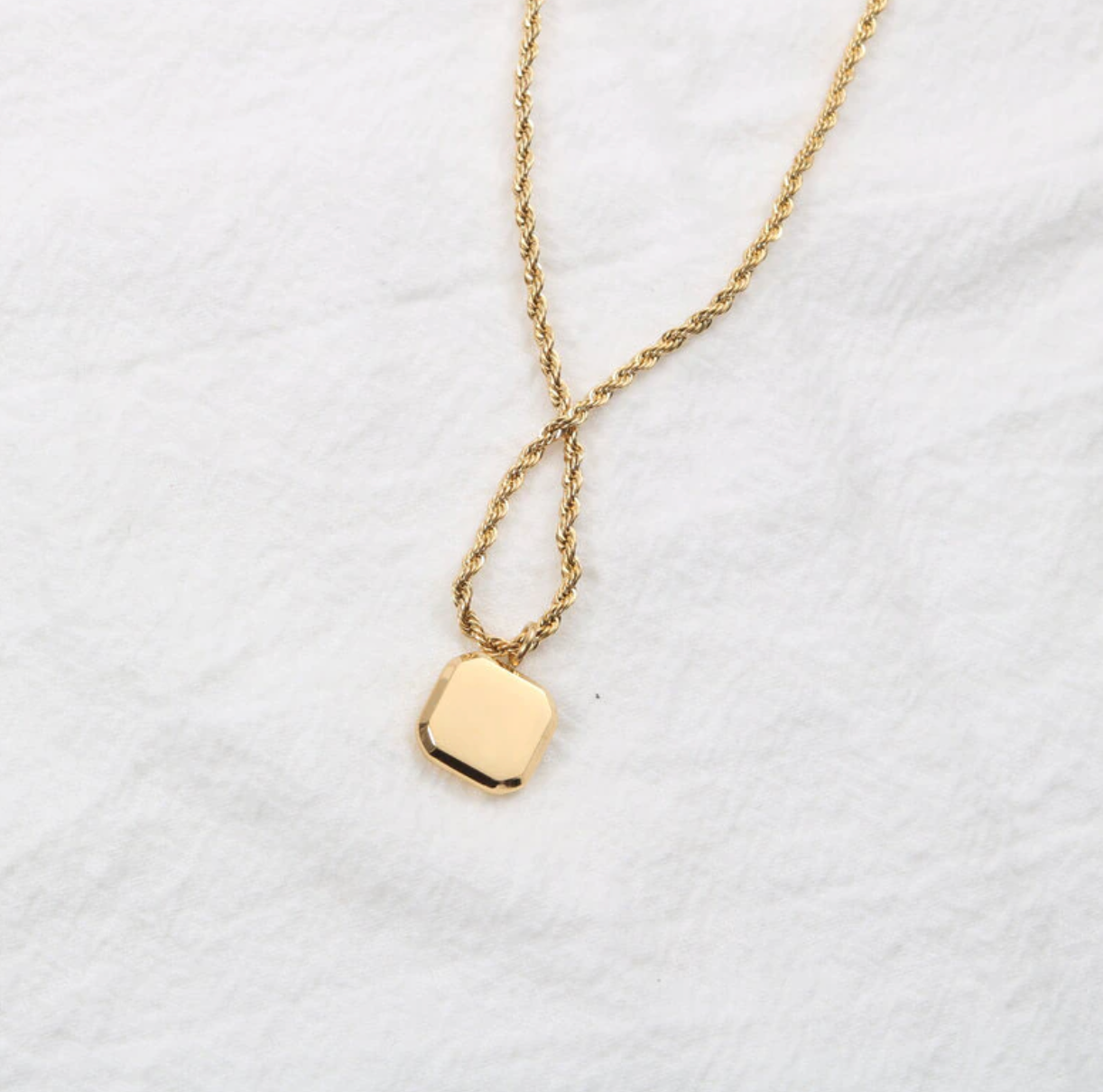 MeloMelo – Colar pingente/pendente por atacado – Maxime - Colar com pingente torcido de esmalte preto quadrado2