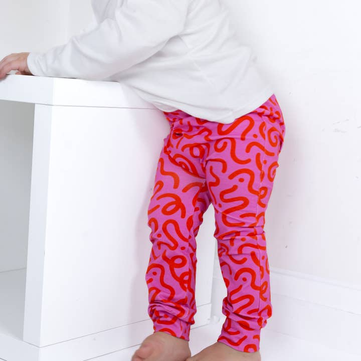 Fred & Noah - Wholesale Fashion Leggings - Kids - Pink Squiggle Print Leggings2