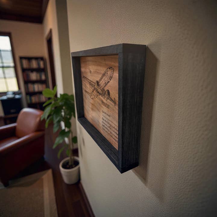 Faithful Creations Studios - Vente Pancarte - Enseigne en bois "Définition de pilote" – 20x13 cm – Cadeau d'aviation, Avion2