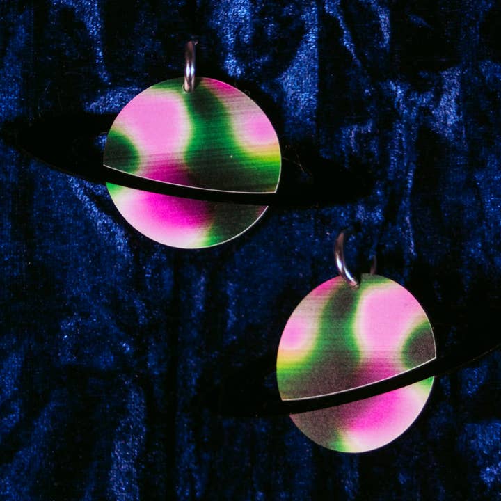 Planète Impair - Noir pour la vente par Fairly Odd Shop