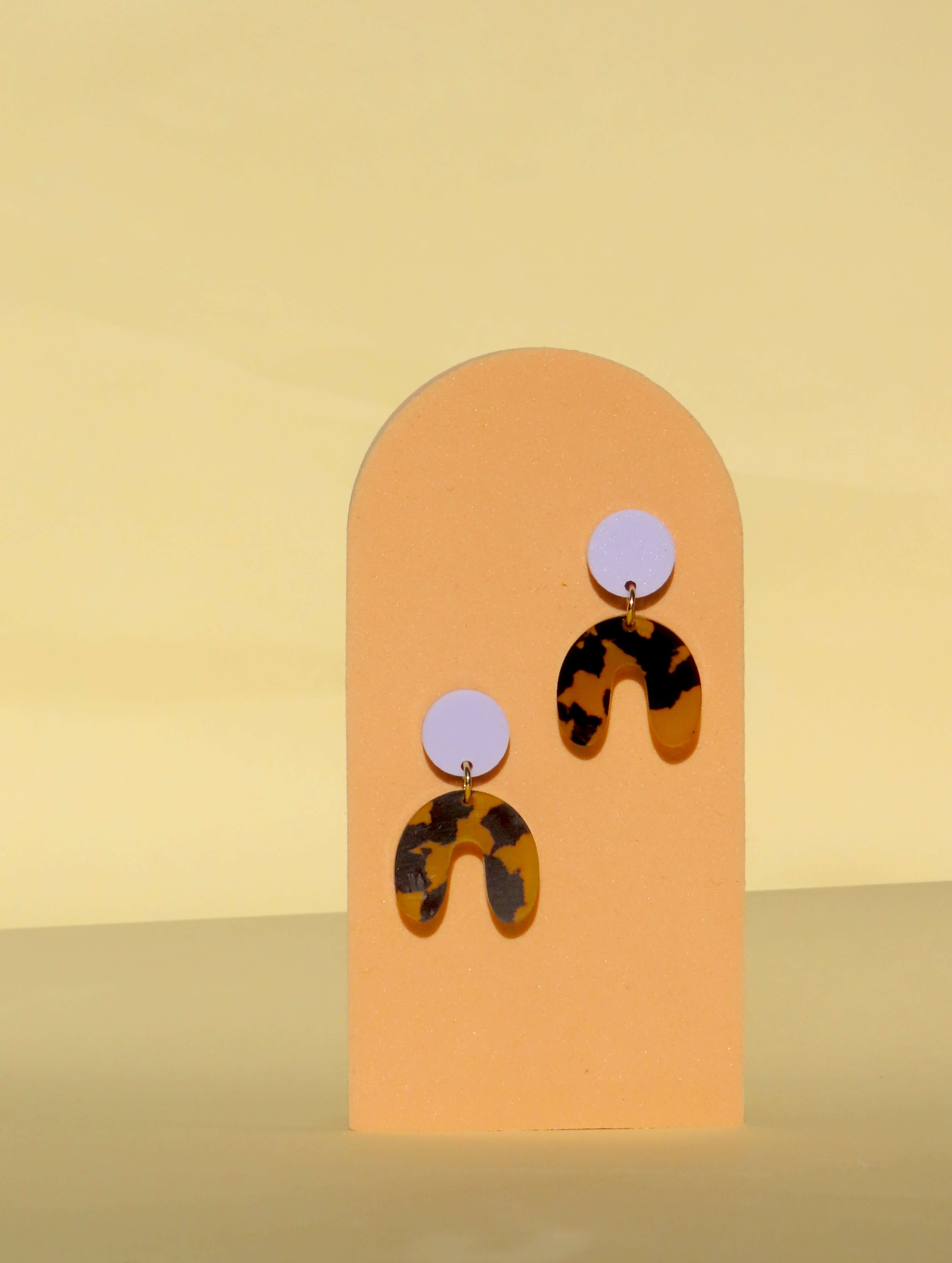 Niemalsmehrohne - Wholesale Dangle Earrings - Leo Lilac Arch Hoop Earrings1