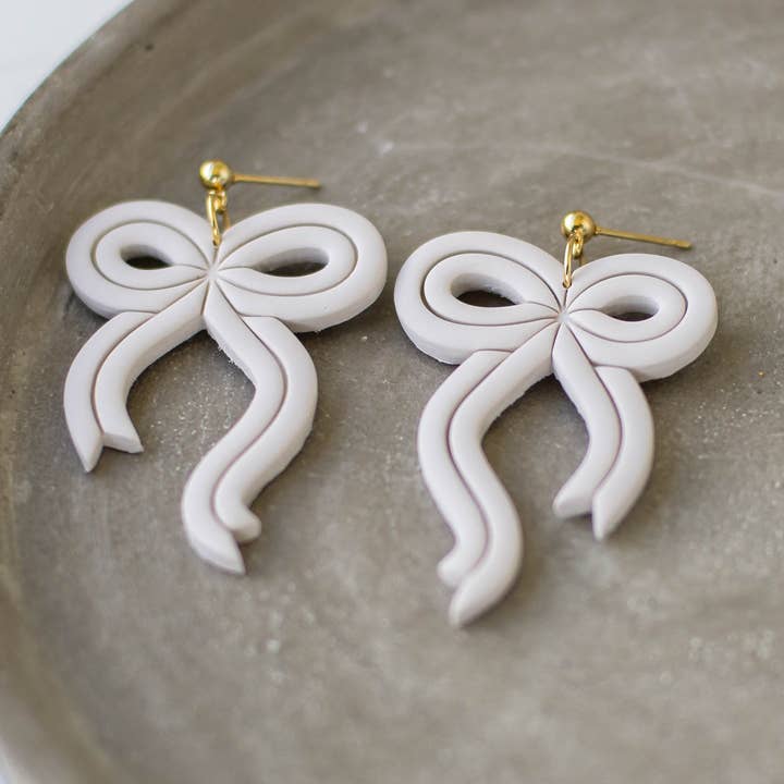 24K guldpläterade fluga med dinglande örhängen för wholesale av Blushes and Neutrals