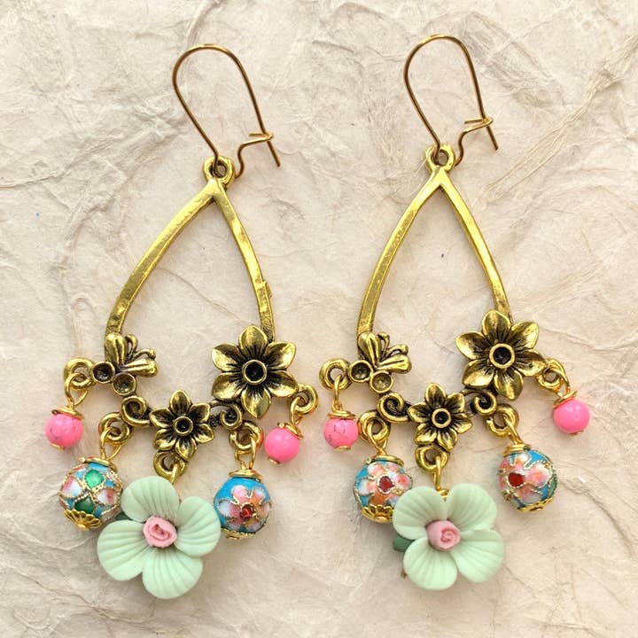 Boucles d'oreilles lustre menthe pour la vente par Lenora Dame