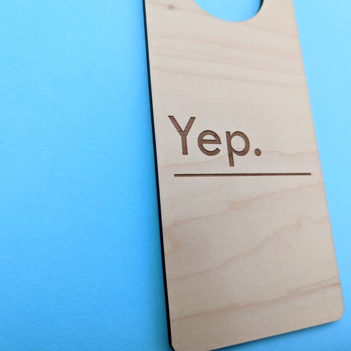 Chikai Shop - Vente Affichette de porte - Panneau de porte en bois « Do Not Disturb Yep Nope » avec 2 côtés4