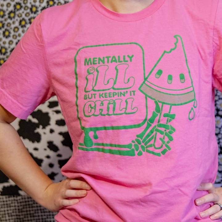 Mentaal Ziek Maar Chill Blijven T-shirt | Roze of Groen | Anti-Depressiva Watermeloen voor wholesale door Hijinx Mixed Media