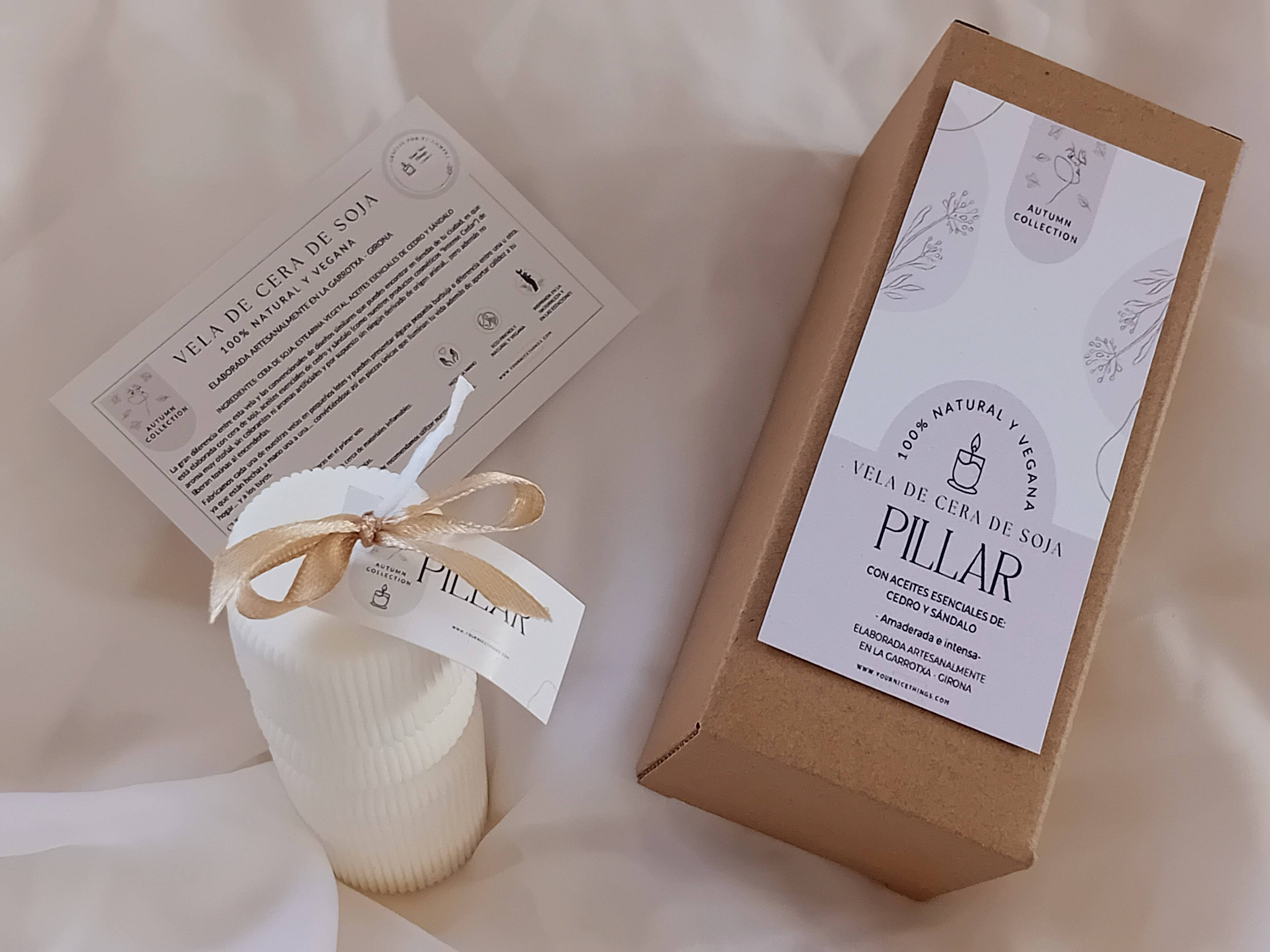 Your Nice Things - Candles - - Vendita all'ingrosso Candele a colonna - Candela decorativa a colonna in cera di soia al cedro e sandalo1