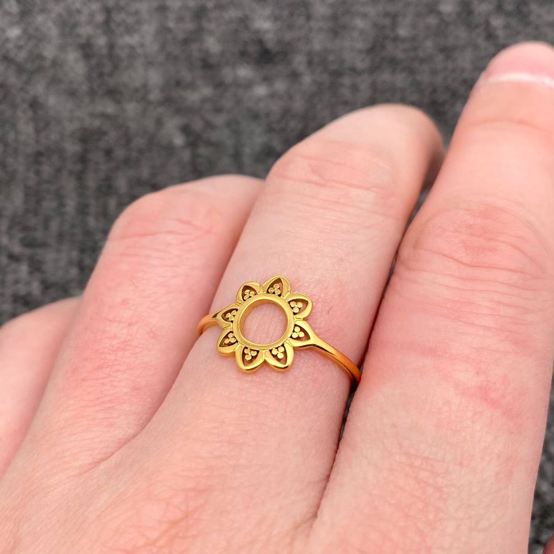 Mio Queena - Wholesale Cocktail/Statement Ring - Hollow Sunflower 18K Gold Plated Stainless Steel Ring - FGS0