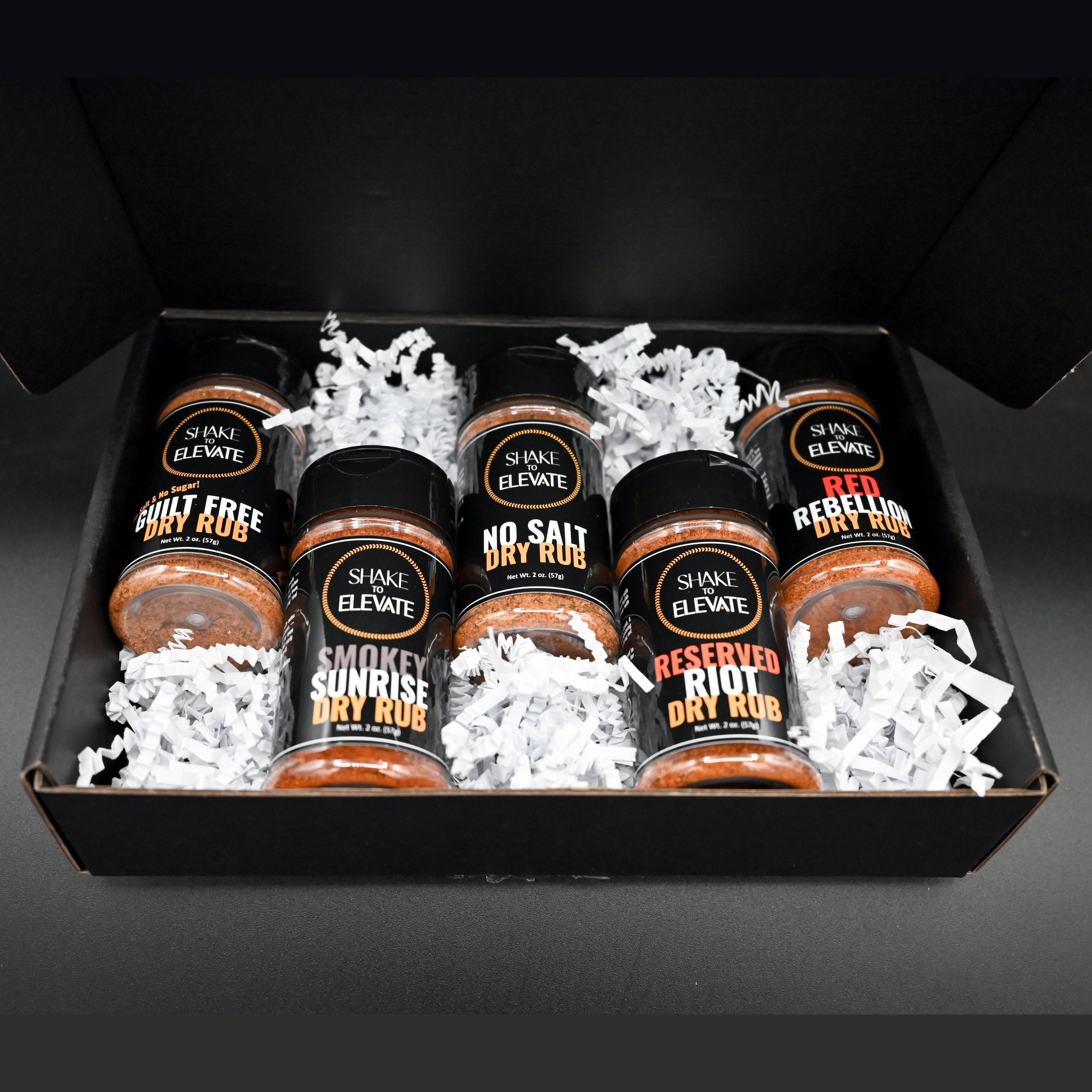 Shake to Elevate – Engroshandel Tørret krydderiblanding – Ryst for at Løfte - Ingen Salt BBQ Tør Gnidningssamling Kryddersæt Gaveæske | Ingen Salt Krydring | Hjertevenlig | Diætvenlig | 0% Kemiske Tilsætningsstoffer | 0% Konserveringsmidler eller Farve | Alle Naturlige Ingredienser & Oplistede (sæt med 5 smagsvarianter)1