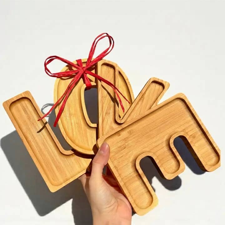 Vassoio da salumiere Bamboo LOVE | Bestseller del mercato Faire per la vendita all'ingrosso da parte di Bamboo Switch