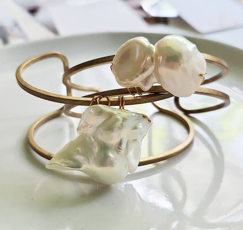 Sara Sela Jewelry - Wholesale Cuff Bracelet - Bold Natural Baroque Pearl Wrapped Brass Cuff Bracelet2