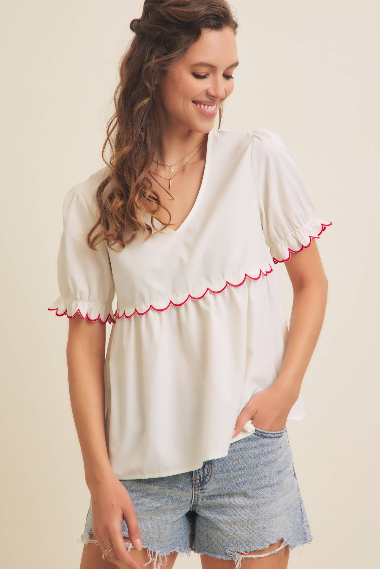 in february - Vente Chemisier – femme - Haut à volants contrastants avec manches bouffantes2