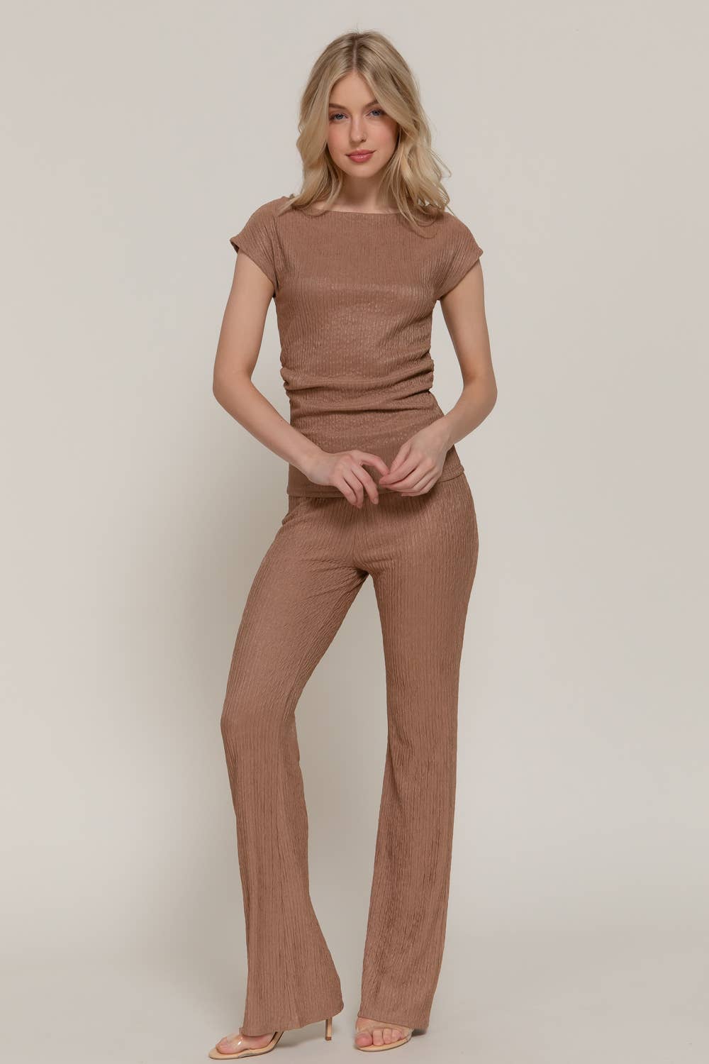 Active Basic | Active USA - Vendita all'ingrosso Completo top e pantaloni (NON loungewear) - Donna - Completo con Top a Manica Corta Dolman e Pantaloni Lunghi Svasati a Increspature Ondulate6