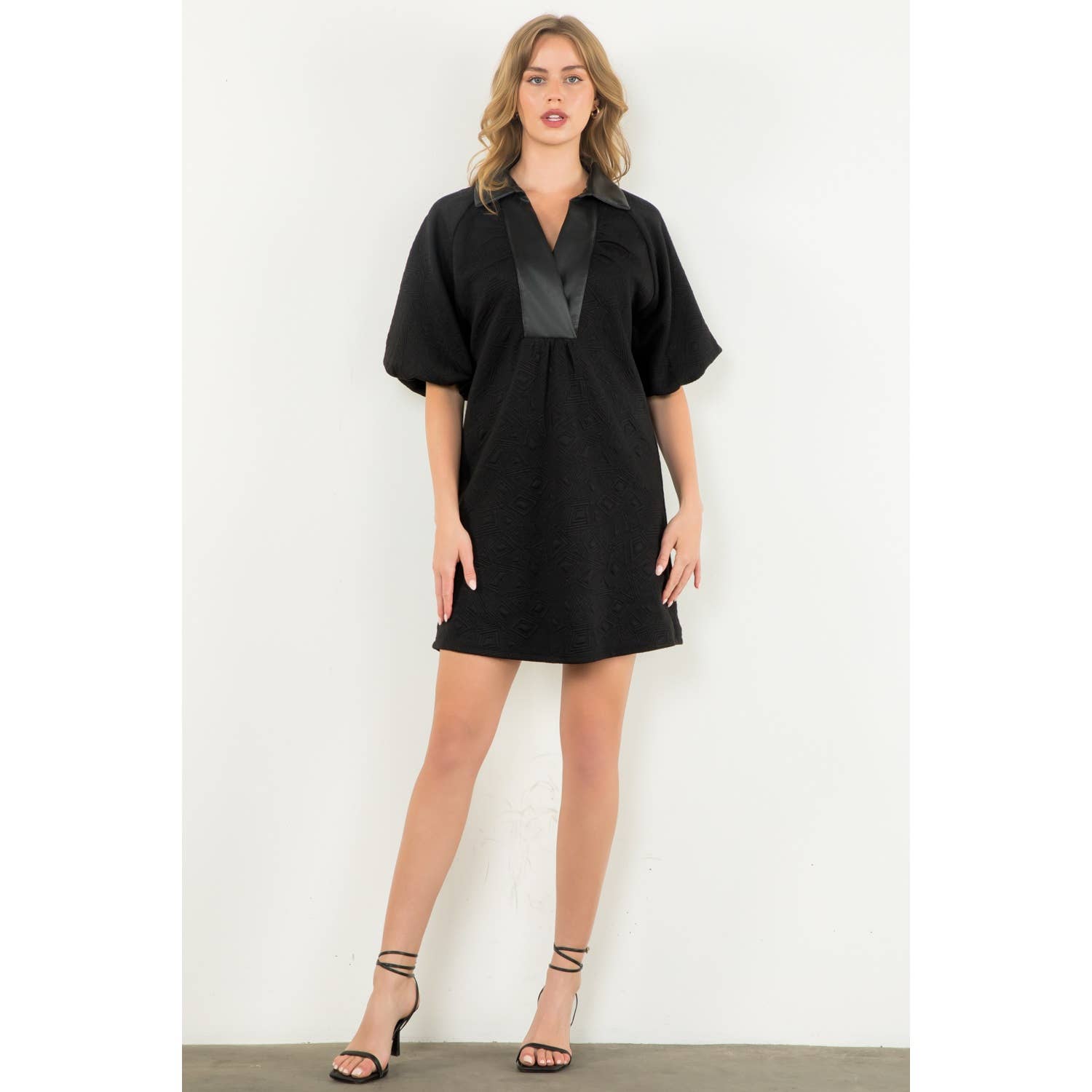 NERO Abito midi testurizzato con maniche a sbuffo in vendita all'ingrosso su Faire2