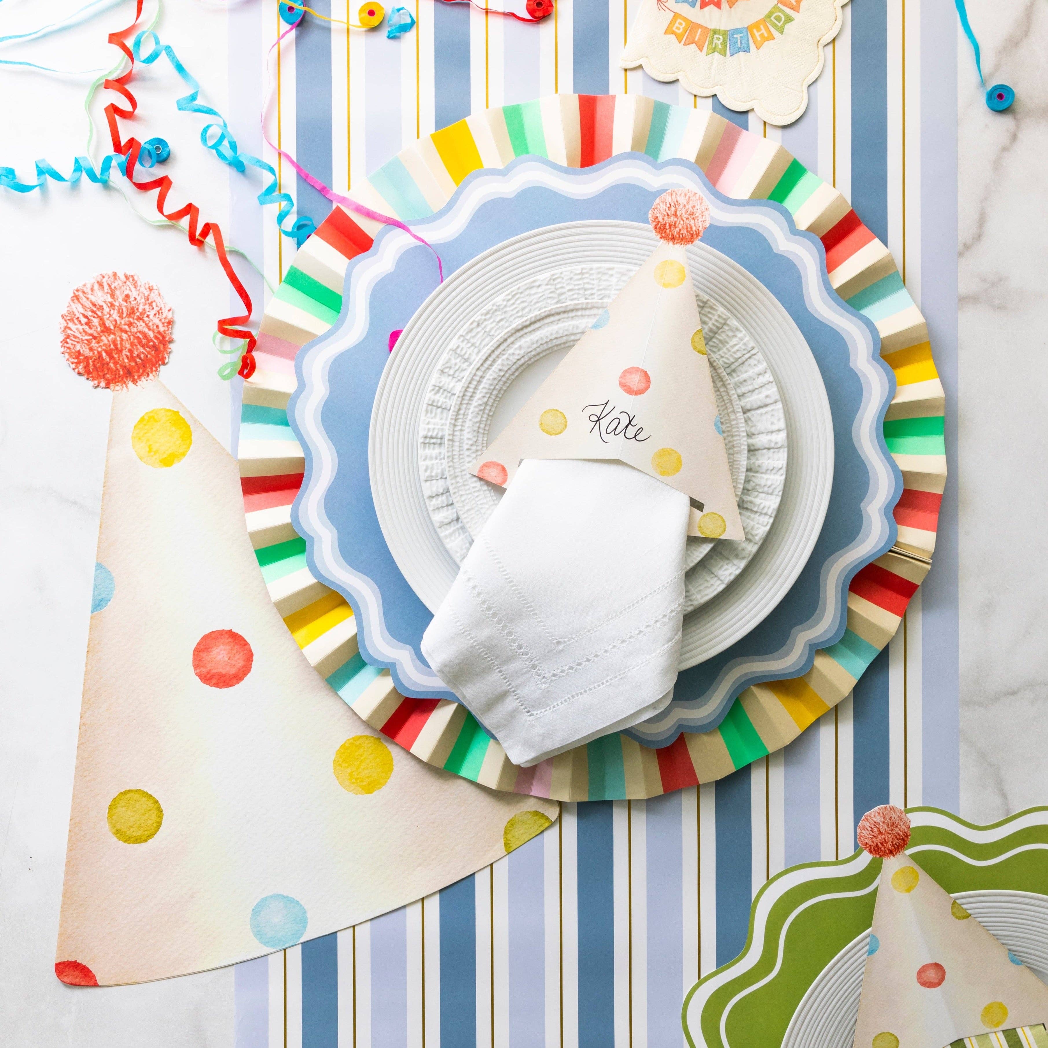 Gatherings by Curated Paperie - Venta al por mayor Mantelito desechable - Manteles de papel con sombrero de fiesta de cumpleaños1