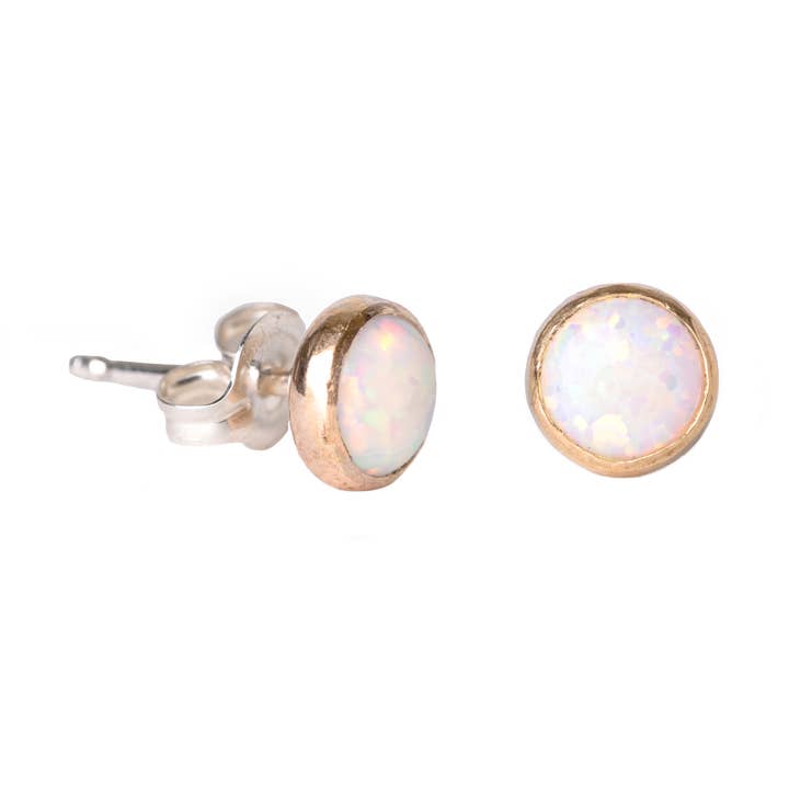 Boucles d'oreilles clous taille moyenne en opale Bijoux de bas de Noël pour la vente par Mineral and Matter