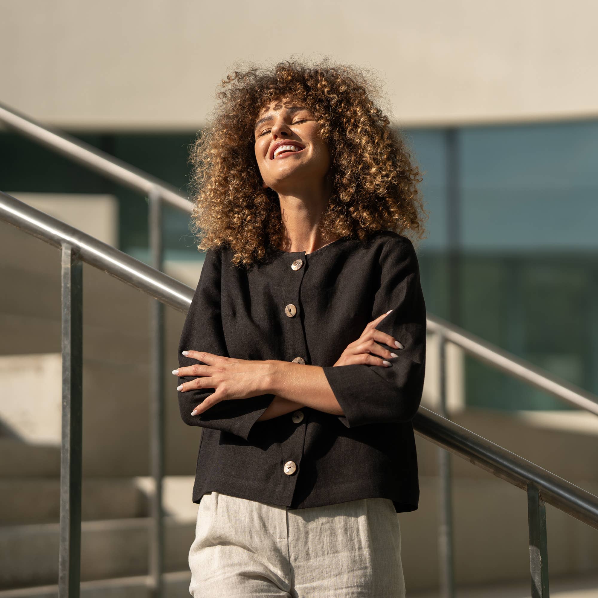 menique - Vendita all'ingrosso Giacca - Donna - Giacca da donna in lino con bottoni Alice - Blazer in lino nero5