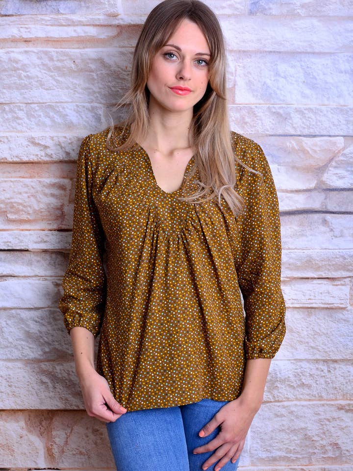 Stadtkind Potsdam – Großhandel Bluse – Damen – Bluse NATALIE braun Punkte ocker Rüschen Polka Dots von STADTKIND POTSDAM