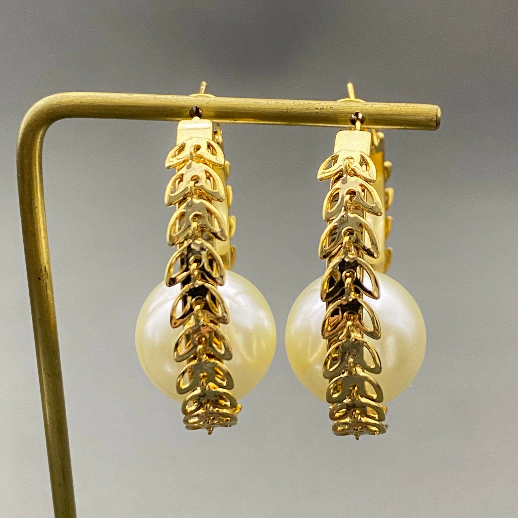 Mio Queena - Wholesale Hoop Earrings - Big Pearl 18K Gold Plated Wheat Shape Hoop Earrings1