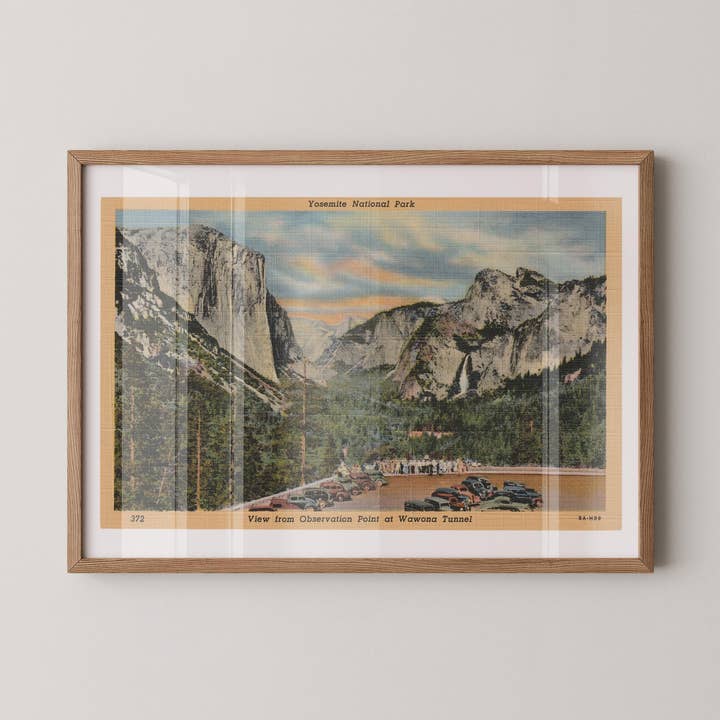 Vue depuis le tunnel de Wawona, carte postale imprimée sur papier de Yosemite pour la vente par Retrospect Studios