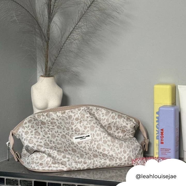 Coconut Lane – wholesale Make-up/cosmetic bag – Magic Lifestyle Pouch - Garden Meadow8