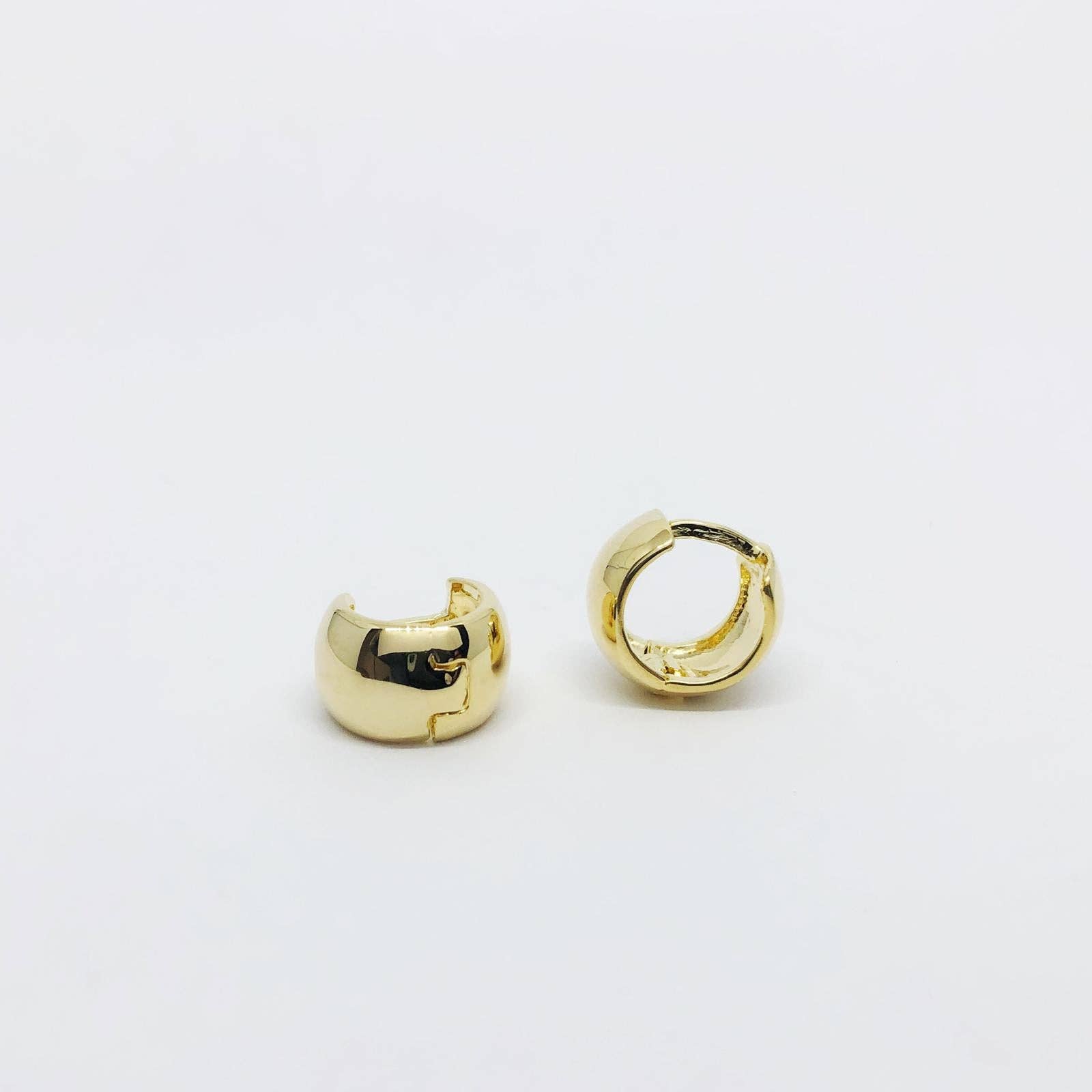 GoldFi - Wholesale Huggie Earrings - 18k Gold Filled Small Chunky Clicker Hoop Earrings2