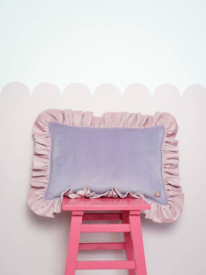 Dekorativ fløjl pude med dikkedarer „Violet limonade“ for engroshandel hos Moi Mili