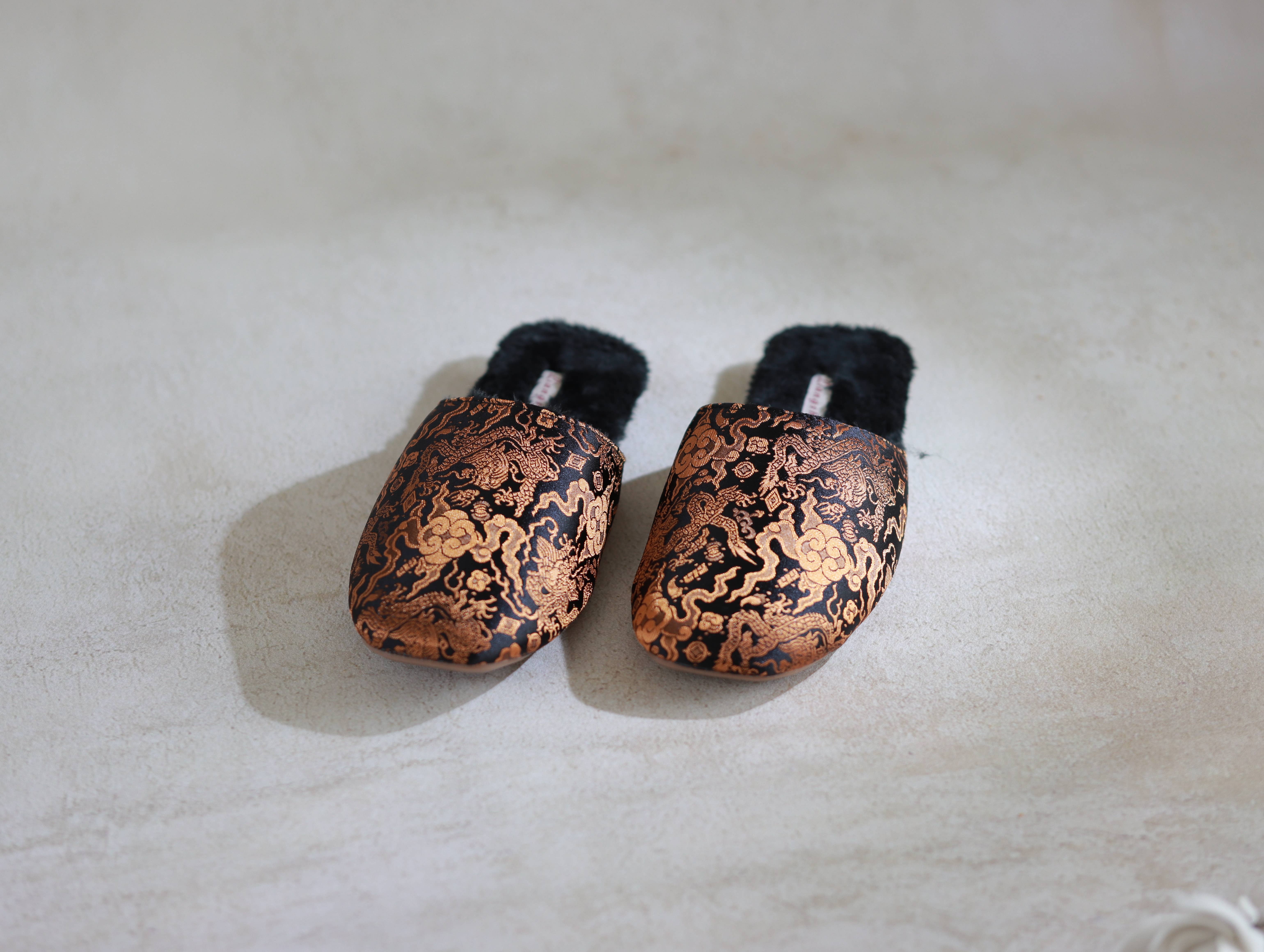 Lian Collection - Wholesale Slippers - Unisex - Unisex Embroidered Dragon Slippers – Faux Fur Lined 6