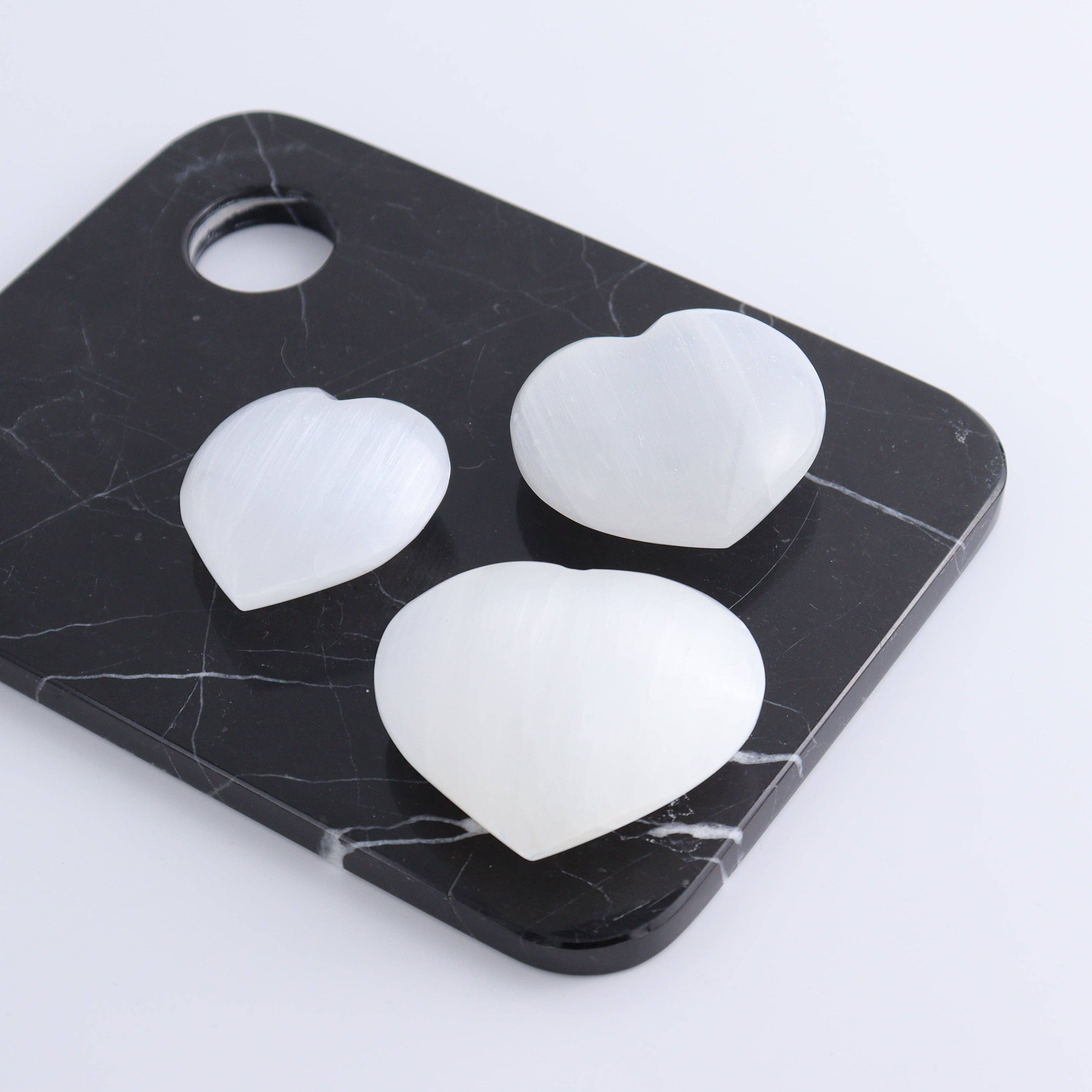 Mi Esperanza Minerals - Vente Pierre et cristal de spiritualité - Un cœur en sélénite (Satin Spar)