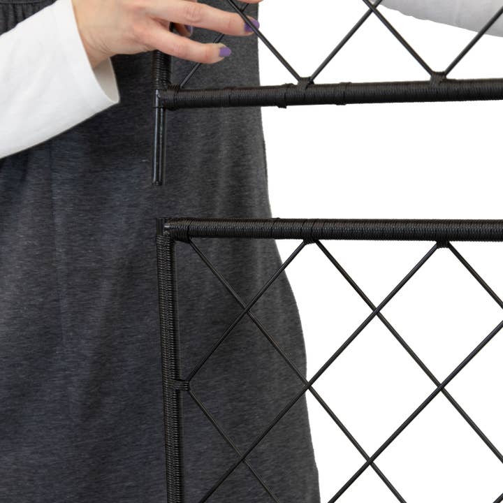 Sunnydaze Decor - Wholesale Plant Pot - 3-Section Wicker Planter Box with Trellis - Black11