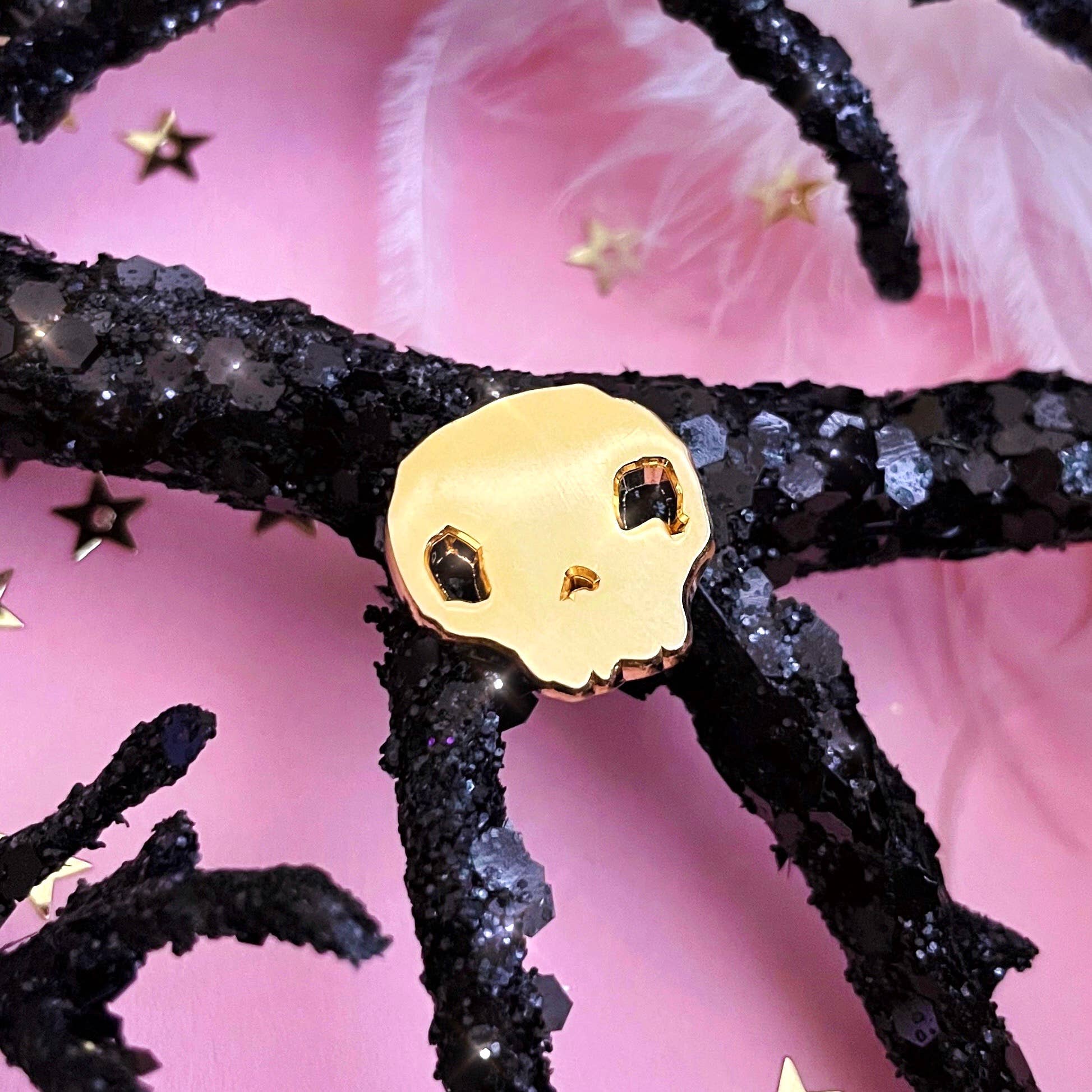 Lilly Baik - Wholesale Lapel Pin/Button - Golden Skull Mini Lapel Pin