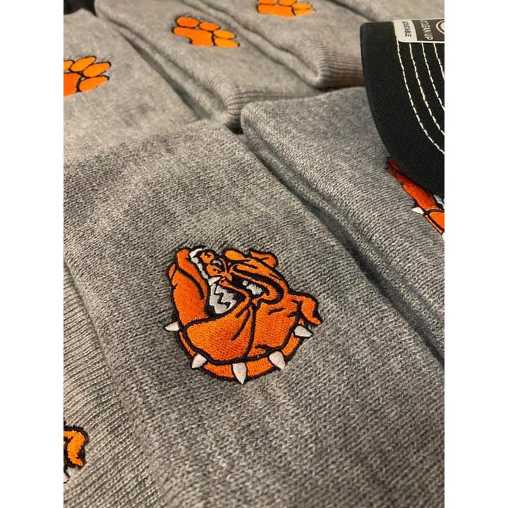 April's Sew Vinyl - Vente Bonnet – unisexe - Bonnet personnalisé brodé, mascotte sportive1