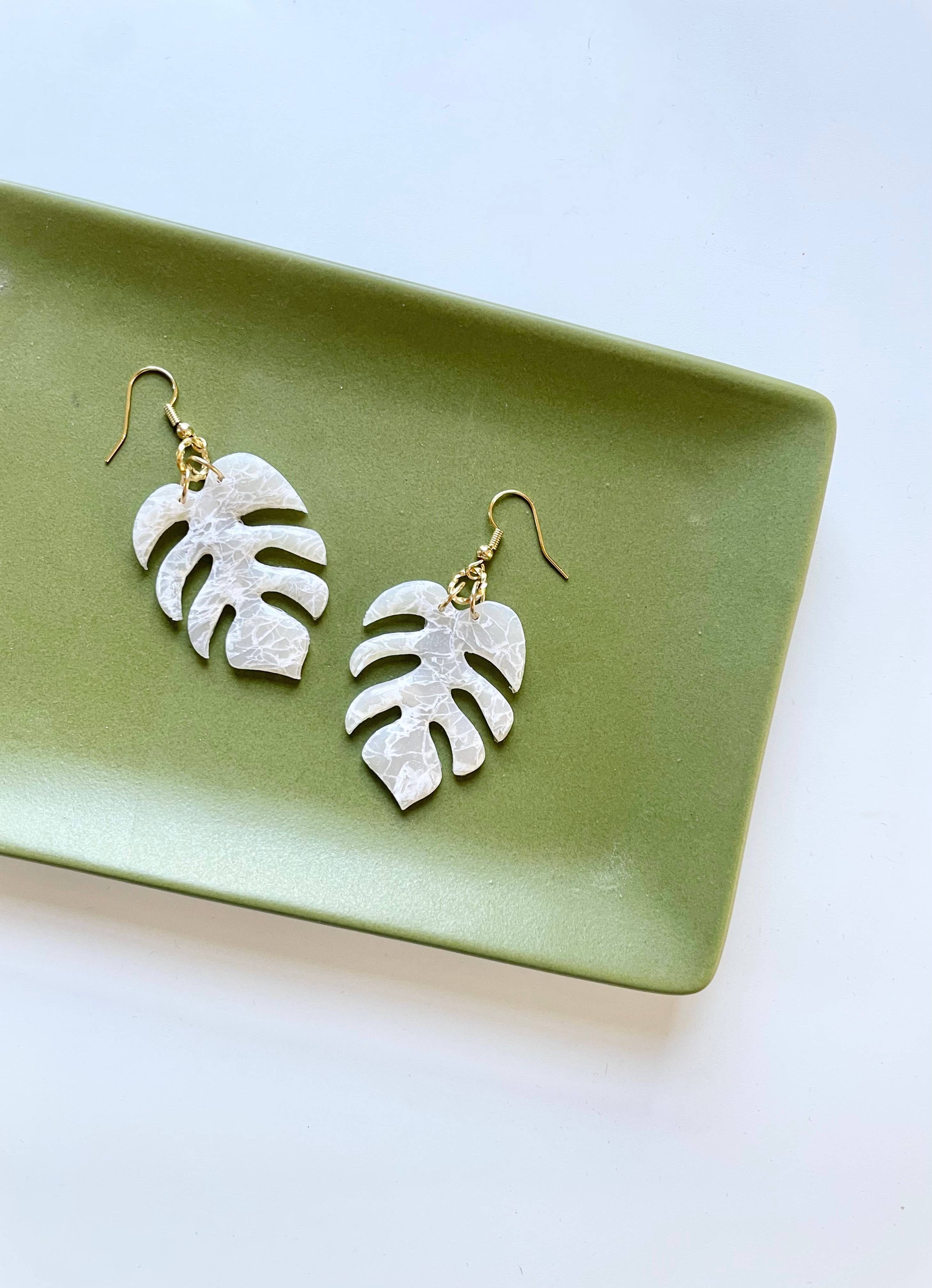 AnalyJewelry - Wholesale Dangle Earrings - Marble Monstera Dangles4